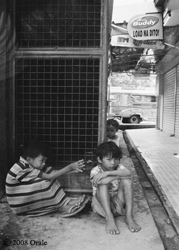 Street children on their leisure...
